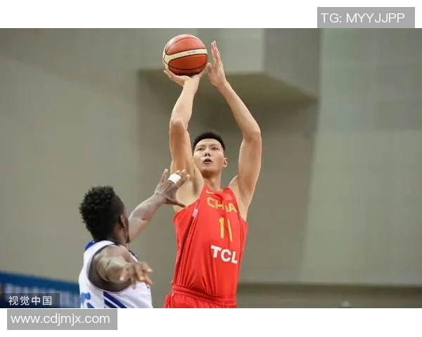 易建联：从篮球场上的传奇到社会责任的践行者，探索他的多元人生之路